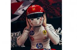 世界杯在哪买球 -为了拍張(zhāng)照，勒克莱尔戴(dài)上了3公斤的(de)乐高头盔！